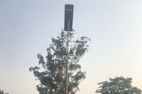 Luces solares instaladas en Countryside Road en Camerún