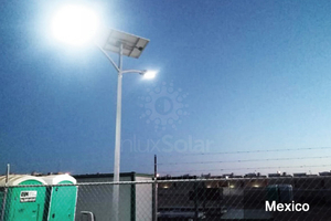 Farola solar para área de almacenamiento de contenedores