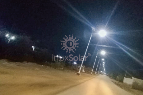 Farolas solares instaladas en carretera iraquí
