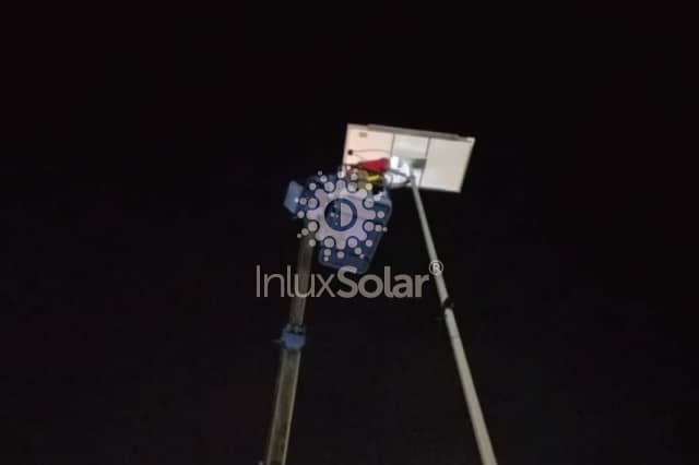 Farolas solares en la autopista del puerto de KLANG